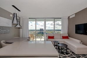 Beautiful WaterViewCondo at Hyde Beach House3104