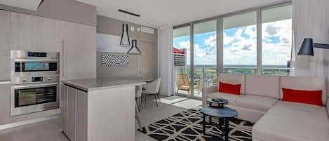 Beautiful WaterViewCondo at Hyde Beach House3104