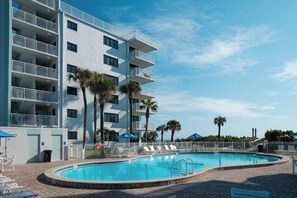 The Shorehom by the Sea pool is seasonally heated