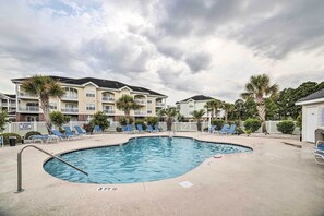 Community Pool | Magnolia Place at Myrtlewood Villas