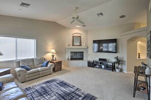 Living Room | Free WiFi (High Speed)| Smart TV w/ Cable