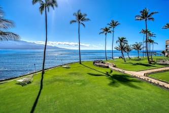 Stunning Ocean Views, Beachfront Bliss, and Modern Comfort: Ma'alaea Kai 215