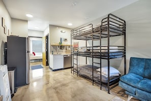 Family suite with private queen room