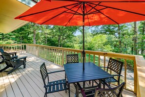 Large deck, perfect for taking in the beautiful views