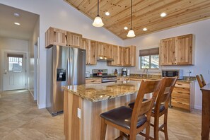 Fully Equipped Kitchen with Breakfast Bar