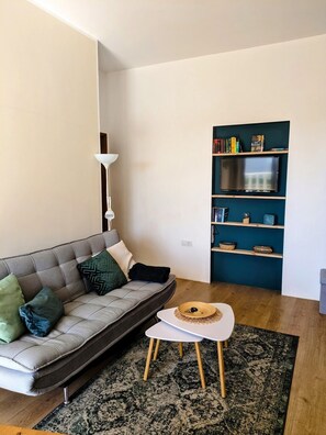 Wohnzimmer mit Schlafcouch