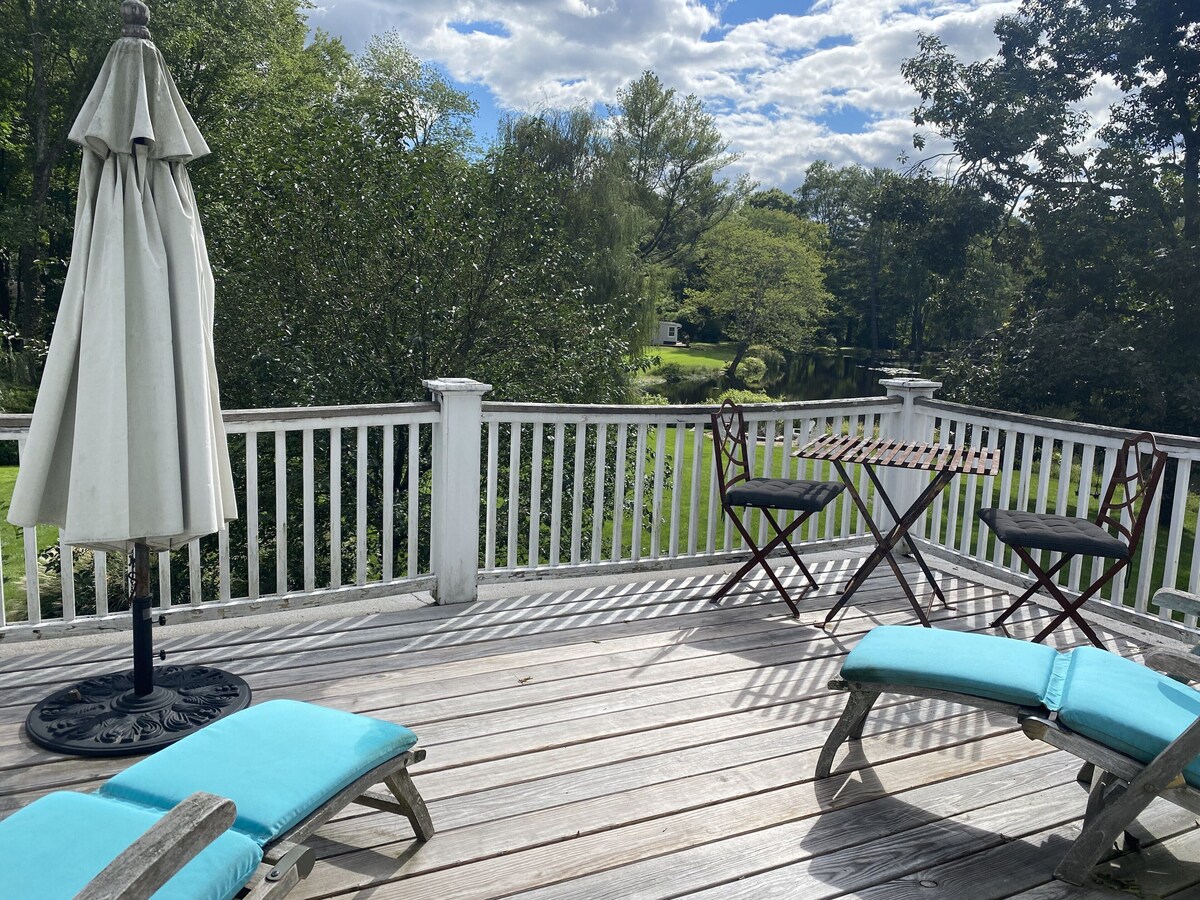 Charming Country Getaway on Stillwater Pond