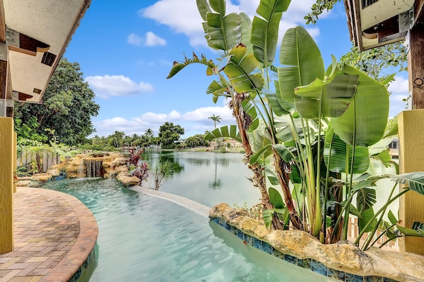 Infinity pool w/ waterfall