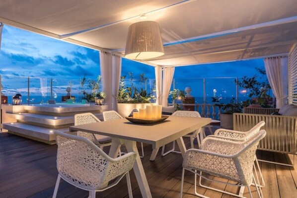 Outdoor dining