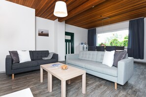 Wohnzimmer mit Essbereich