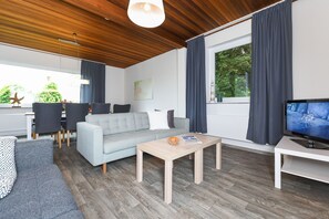 Wohnzimmer mit Essbereich