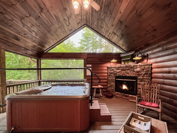 FULL HOT TUB PORCH VIEW