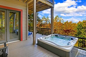 LOWER DECK HOT TUB 1/2