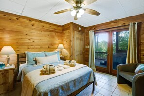D/STAIRS QUEEN w/PRIVATE TERRACE PATIO ACCESS