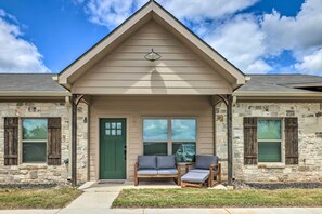 Condo Exterior | Step-Free Access