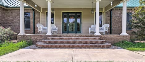 Elko Vacation Rental | 4BR | 3BA | 5,277 Sq Ft | 4 Exterior Stairs Required
