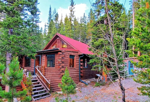 Welcome to Kokandi Cabin ... your Colorado rustic abode !!