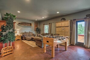 Living Room | Sleeper Sofa | Free WiFi | Lower Level