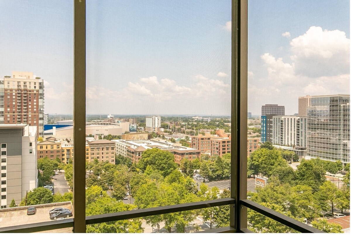 StayATL | Downtown High Rise Condo with Balcony