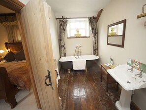 Farmhouse Room Bathroom