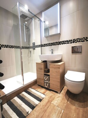 Luxury bathroom with walk in shower