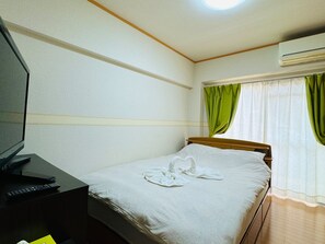Bedroom 2: 1 double bed