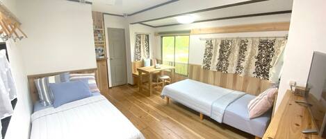 ・ <Cottage> 1 double bed and 2 single beds are installed.
