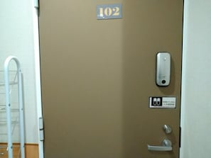 Unclassified image, 2 of 21, button