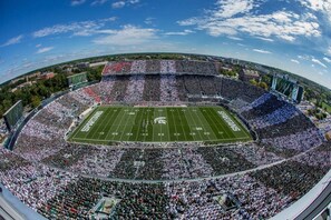 15 Minutes away from MSU Stadium!