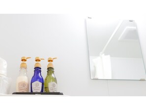 Bathroom amenities