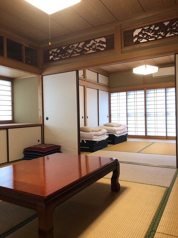 The two 8-tatami mat Japanese-style rooms with tokonoma alcoves are the bedrooms.