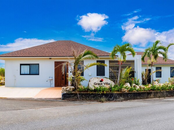 ・ Exterior of Villa 1: White-walled building that shines in the blue sky of the tropical country