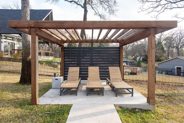 The cabana is the perfect spot to enjoy the lake while relaxing.