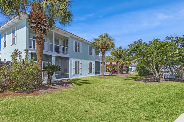 This large, single family home in the gated Emerald Shores community is recently remodeled and boasts 4 patios/balconies. It is situated on a spacious corner lot in a quiet cul-de-sac.