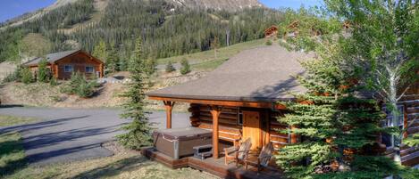 Rustic Ridge Cowboy Heaven Cabin with Lone Peak views! Step off porch to ski!