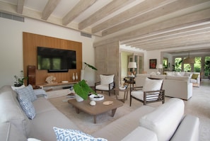 Marina 31- Stylish staffed villa near beach and lagoons in exclusive golf resort (1221)