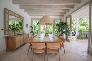 Marina 31- Stylish staffed villa near beach and lagoons in exclusive golf resort (1223)