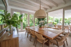 Marina 31- Stylish staffed villa near beach and lagoons in exclusive golf resort (1224)