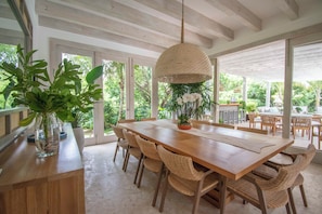 Marina 31- Stylish staffed villa near beach and lagoons in exclusive golf resort (1224)