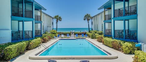 Gulf View Overlooking the Heated Pool