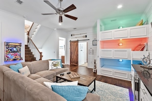 6-seat Golf Cart FREE during your stay! 2 minutes to the beach. Sleeps 15, 6 bedrooms, 5.5 bath, and 10 beds. Game room and bunk rooms. Heated pool across from the house!