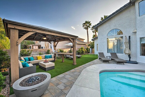 Las Vegas Vacation Rental | 6BR | 4.5BA | 2 Stories | Step-Free Access