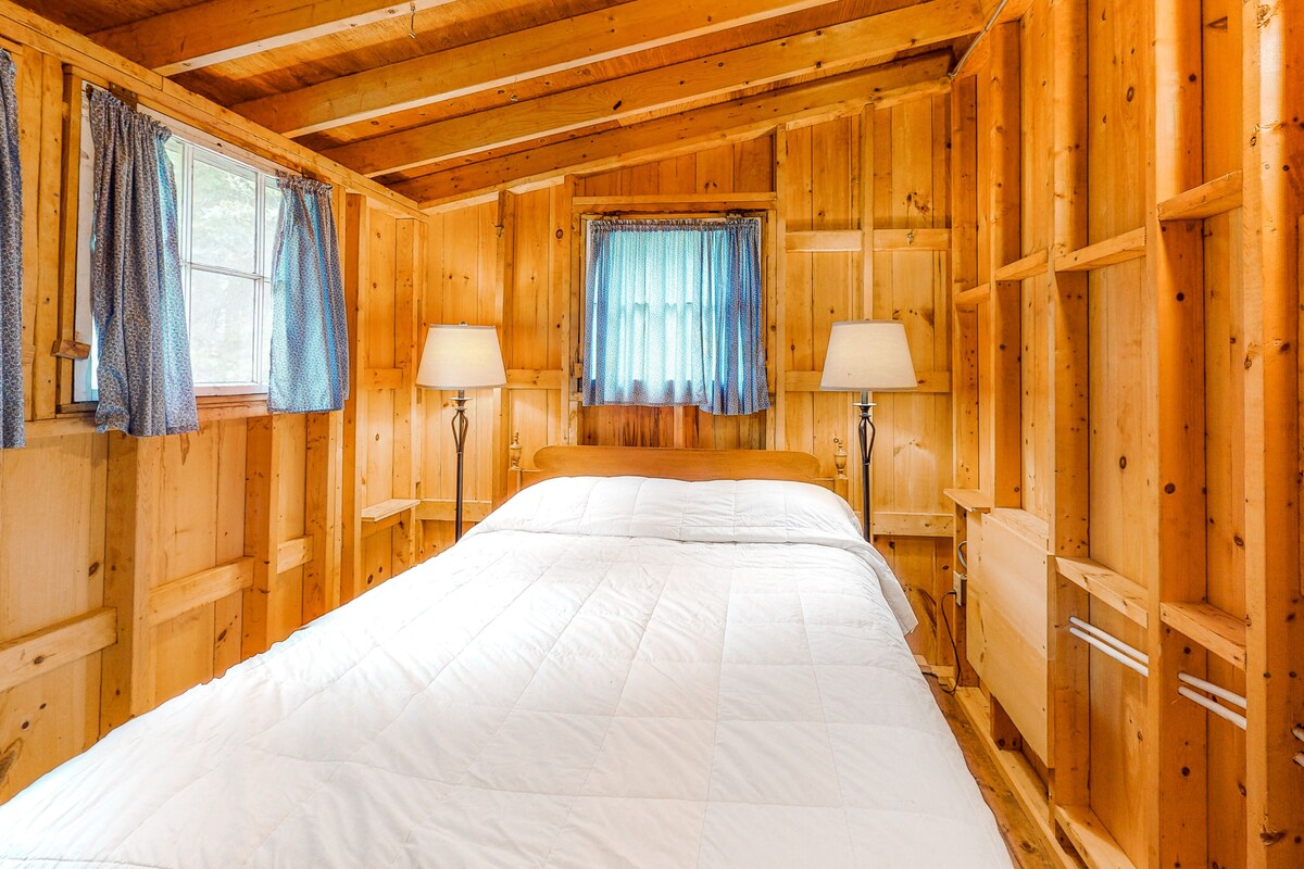 Dog-friendly oceanfront cottage with ocean views – snowbirds welcome