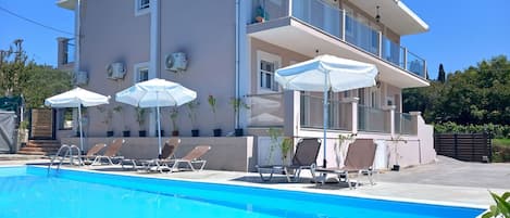 Building Exterior, Outdoor, Pool