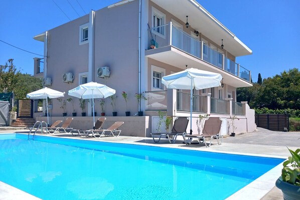 Building Exterior, Outdoor, Pool