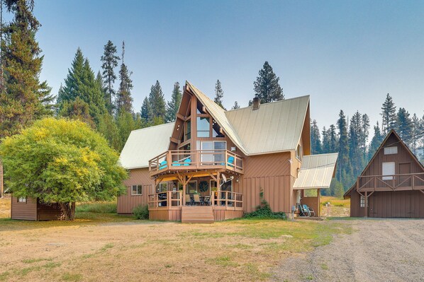 Elk City Vacation Rental | 4BR | 2.5BA | 4,300 Sq Ft | Stairs Required