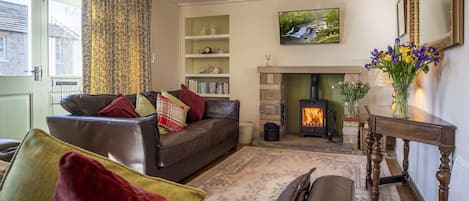 Middehus, Preston under Scar: Spend cosy nights in front of the wood burning stove