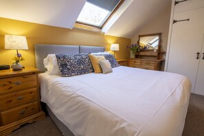 Middehus, Preston under Scar: Light and airy master bedroom with super-king size bed