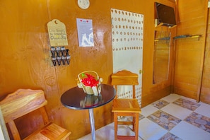 Floor, Flooring, Hardwood, Flower, Flower Arrangement