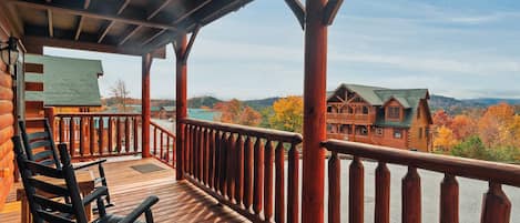 Front porch where you are able to gaze into the mountains ! 